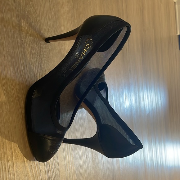 NIB Chanel heel black mesh and leathered cap toe 40c - Picture 2 of 7